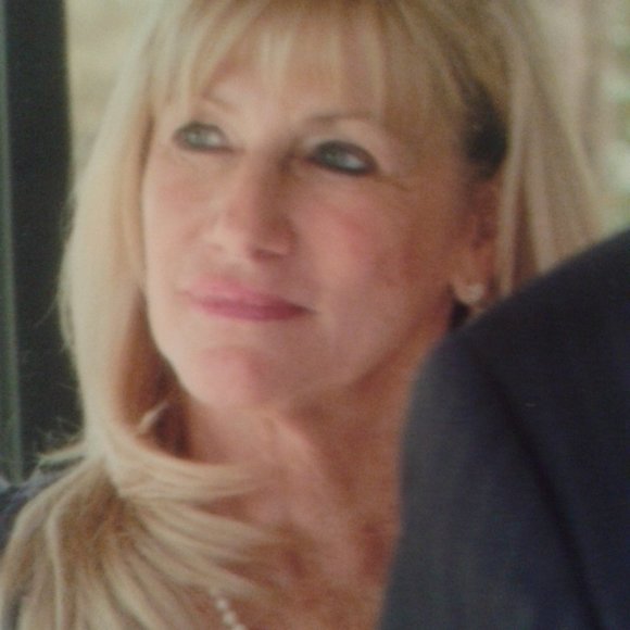 Meet your Posher, Debrah - Picture 3 of 4